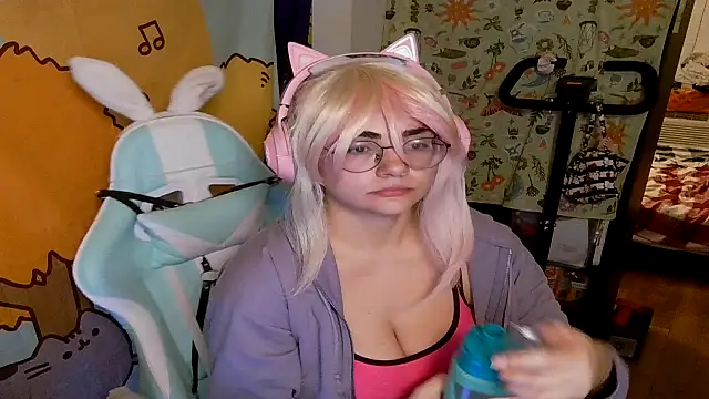 Snapshot of mochi_rainbow chatting on January 25, 2:15 am mochi rainbow online show from January 25, 2:15 am