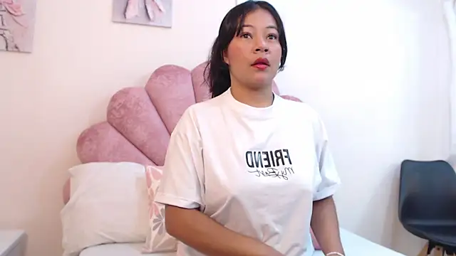 MilaaAdams online show from June 17, 11:12 am