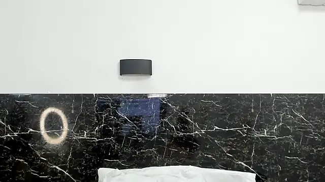 Snapshot of Juliabadlee chatting on December 2, 11:40 pm Juliabadlee online show from December 2, 11:40 pm