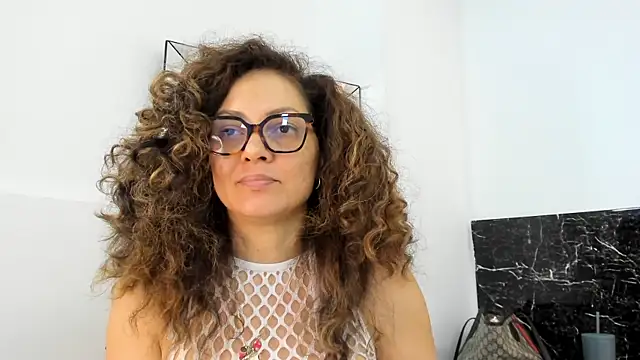 Snapshot of Juliabadlee chatting on February 1, 3:08 am Juliabadlee online show from February 1, 3:08 am