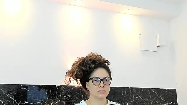 Snapshot of Juliabadlee chatting on February 20, 12:19 am Juliabadlee online show from February 20, 12:19 am