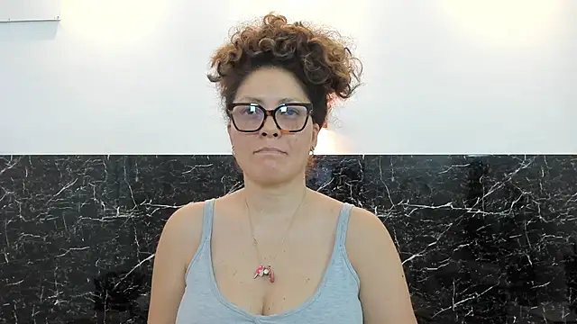 Snapshot of Juliabadlee chatting on February 23, 12:19 am Juliabadlee online show from February 23, 12:19 am