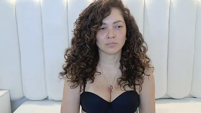 Juliabadlee online show from December 2, 8:26 pm