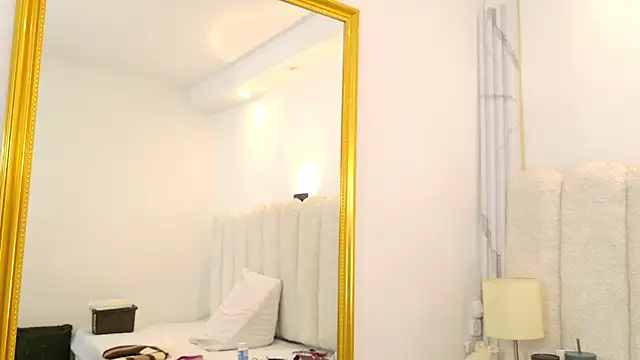 Juliabadlee online show from December 15, 9:08 pm