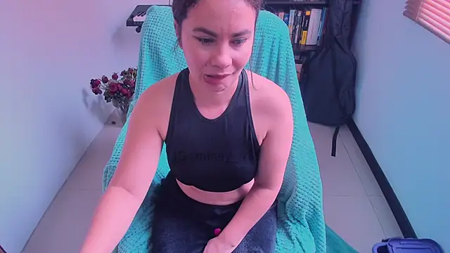 Snapshot of gigi_stephans chatting on June 13, 2:48 pm gigi stephans online show from June 13, 2:48 pm