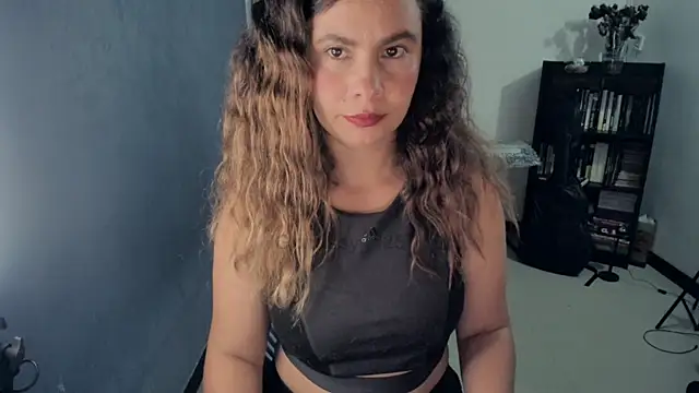 Snapshot of gigi_stephans chatting on July 7, 1:19 am gigi stephans online show from July 7, 1:19 am