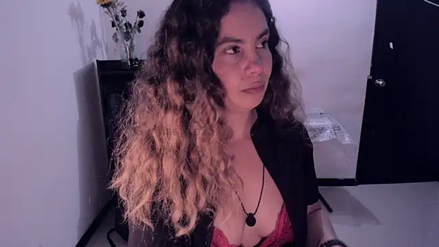 Snapshot of gigi_stephans chatting on August 4, 2:26 am gigi stephans online show from August 4, 2:26 am
