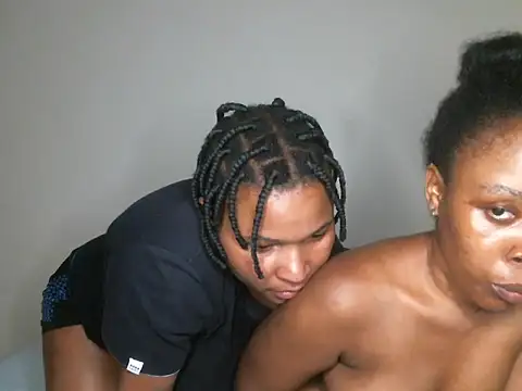 R-thequeen online show from December 18, 5:42 pm