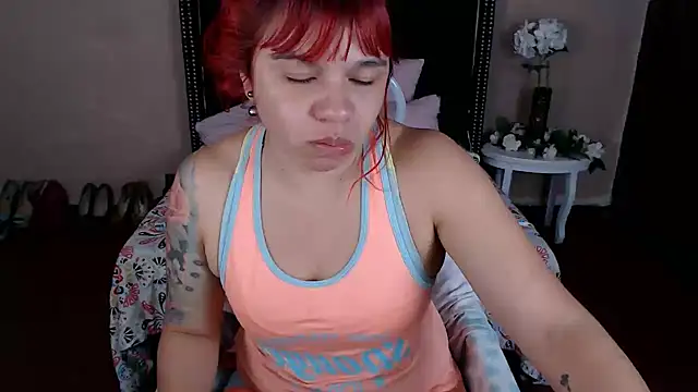 Snapshot of VioletaaaSlave chatting on June 1, 11:34 am VioletaaaSlave online show from June 1, 11:34 am