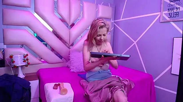 sophia ny online show from February 17, 11:09 pm