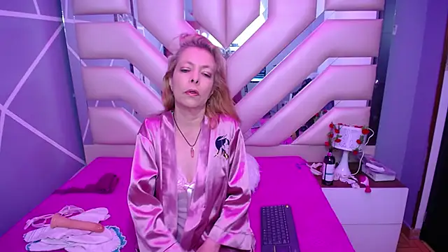 sophia ny online show from February 20, 10:37 pm