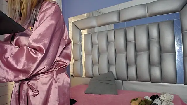 sophia ny online show from March 17, 4:43 pm