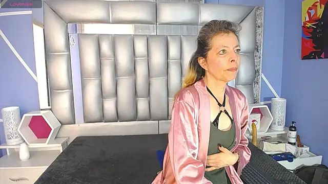 sophia ny online show from September 11, 1:44 pm