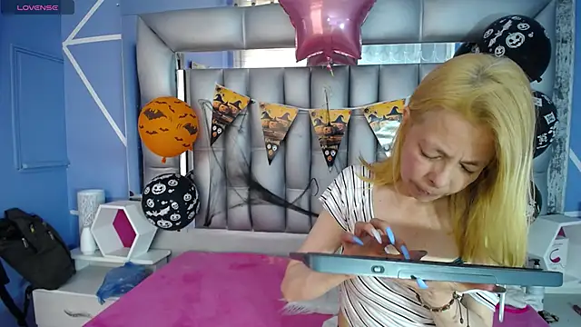 sophia ny online show from October 25, 1:40 pm