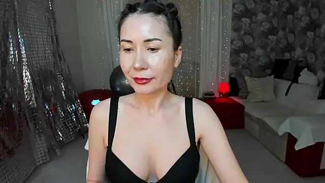Snapshot of KarinaSweeety chatting on June 23, 8:45 am KarinaSweeety online show from June 23, 8:45 am