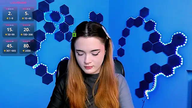 liana kisses online show from December 4, 8:06 pm