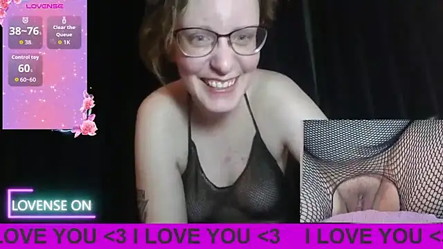 Snapshot of PernillaGirl chatting on March 11, 7:20 pm PernillaGirl online show from March 11, 7:20 pm