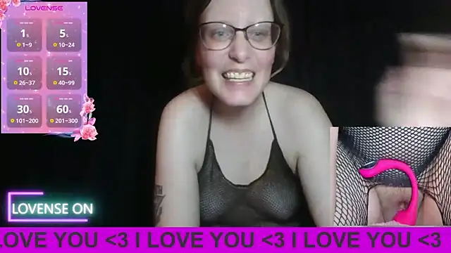 Snapshot of PernillaGirl chatting on April 8, 7:47 pm PernillaGirl online show from April 8, 7:47 pm
