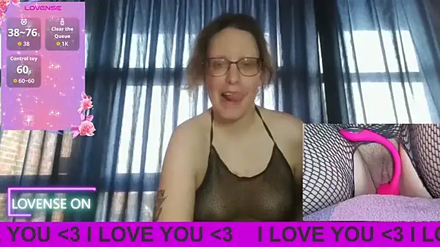 Snapshot of PernillaGirl chatting on April 12, 4:23 pm PernillaGirl online show from April 12, 4:23 pm