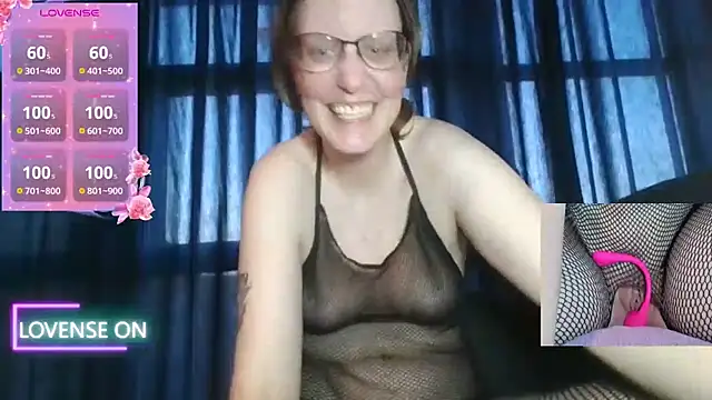 Snapshot of PernillaGirl chatting on April 24, 6:32 pm PernillaGirl online show from April 24, 6:32 pm
