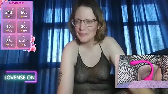 Snapshot of PernillaGirl chatting on May 7, 6:24 pm PernillaGirl online show from May 7, 6:24 pm