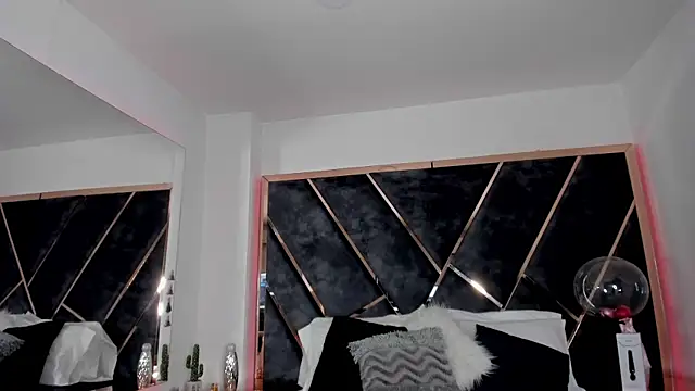 Snapshot of ChloeConnorr chatting on January 24, 7:28 pm ChloeConnorr online show from January 24, 7:28 pm