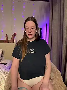 Snapshot of Sweetdee222x chatting on December 10, 7:58 am Sweetdee222x online show from December 10, 7:58 am