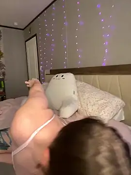 Snapshot of Sweetdee222x chatting on September 10, 10:32 pm Sweetdee222x online show from September 10, 10:32 pm