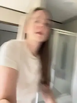 Snapshot of Sweetdee222x chatting on November 29, 3:48 pm Sweetdee222x online show from November 29, 3:48 pm