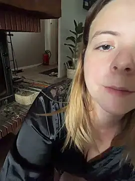 Snapshot of Nina_blain chatting on December 5, 1:42 pm Nina blain online show from December 5, 1:42 pm