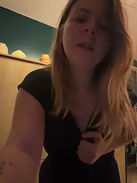 Snapshot of Nina_blain chatting on February 14, 5:48 am Nina blain online show from February 14, 5:48 am