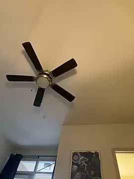 Snapshot of goldbuni chatting on December 18, 1:34 pm goldbuni online show from December 18, 1:34 pm