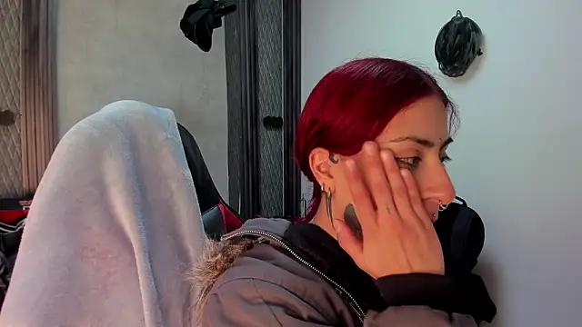 selene red  online show from February 4, 1:00 am