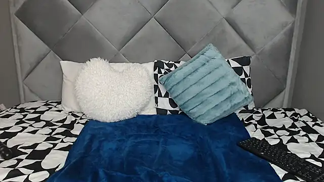 LOYAL SASHA online show from March 4, 2:21 pm