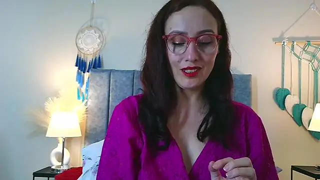 IberianMoonMK online show from February 5, 6:01 pm