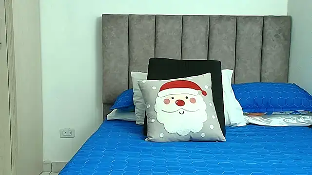 karina lewis  online show from December 19, 5:25 am