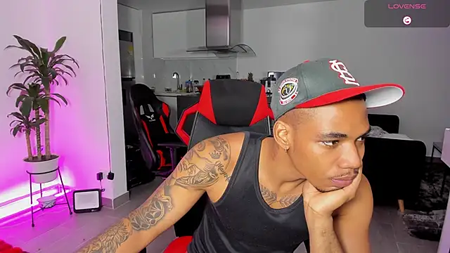 Snapshot of TROYWESLY- chatting on November 5, 11:38 pm TROYWESLY- online show from November 5, 11:38 pm