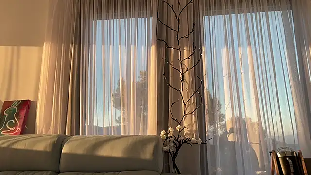 Mika Miller online show from November 18, 4:00 pm