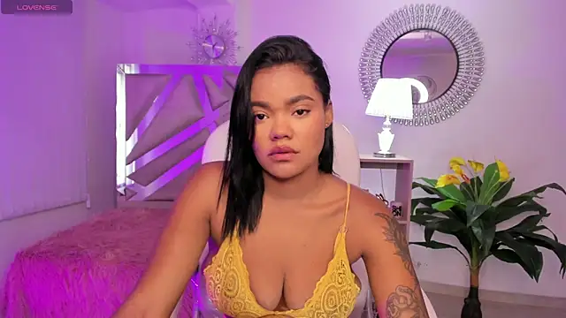 Snapshot of madisson_davon chatting on December 16, 1:22 pm madisson davon online show from December 16, 1:22 pm