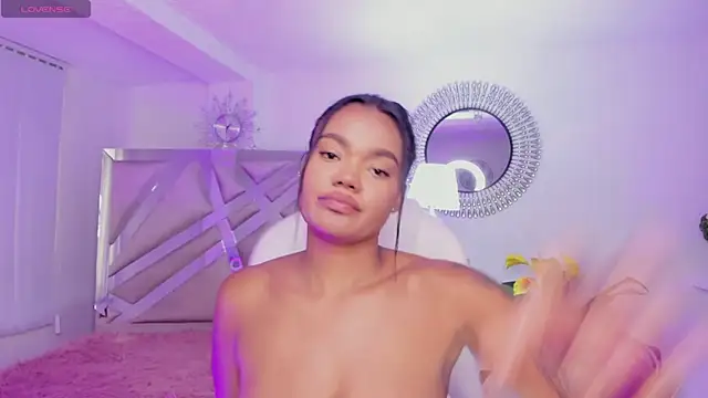 Snapshot of madisson_davon chatting on December 17, 4:32 pm madisson davon online show from December 17, 4:32 pm