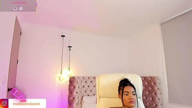 Snapshot of madisson_davon chatting on September 10, 9:26 pm madisson davon online show from September 10, 9:26 pm