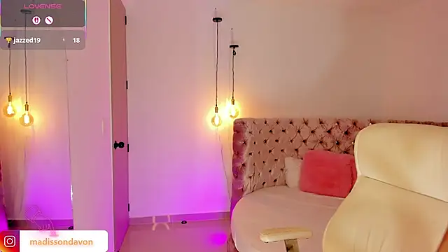 Snapshot of madisson_davon chatting on October 14, 8:31 pm madisson davon online show from October 14, 8:31 pm