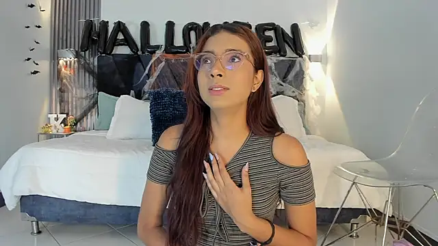 sara saenz99 online show from October 27, 8:13 pm