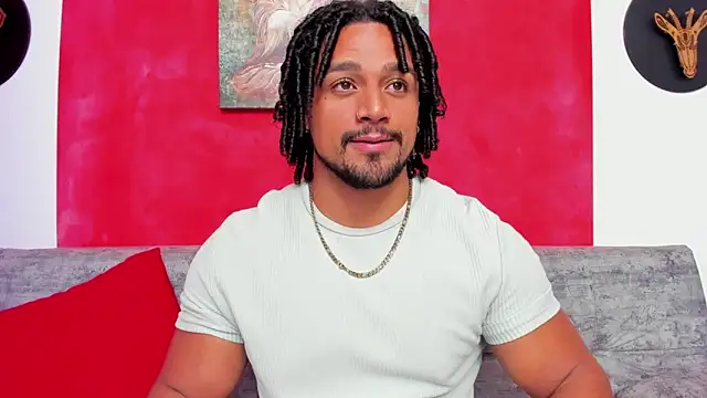 Snapshot of MikeEstevess chatting on December 11, 11:08 am MikeEstevess online show from December 11, 11:08 am