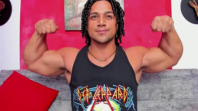 Snapshot of MikeEstevess chatting on December 20, 8:28 am MikeEstevess online show from December 20, 8:28 am