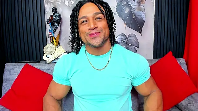 Snapshot of MikeEstevess chatting on October 13, 2:11 am MikeEstevess online show from October 13, 2:11 am