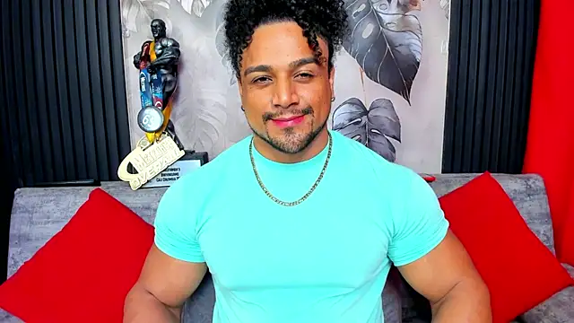 Snapshot of MikeEstevess chatting on December 18, 7:36 am MikeEstevess online show from December 18, 7:36 am