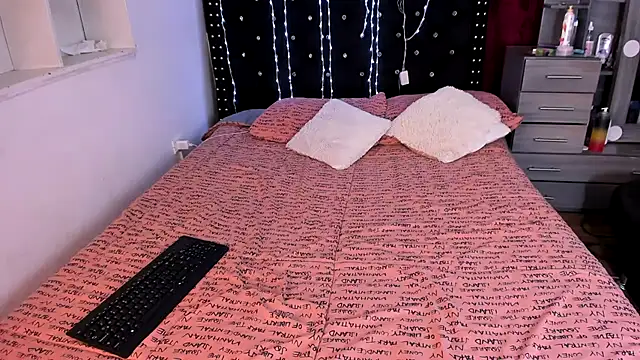 valerie luxe  online show from July 27, 4:19 am