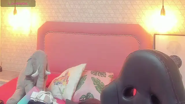 Kittytimberlake online show from March 13, 11:30 am