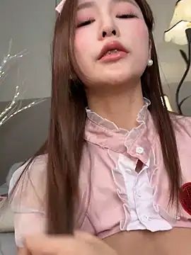 Momoever123456 online show from March 6, 5:00 pm